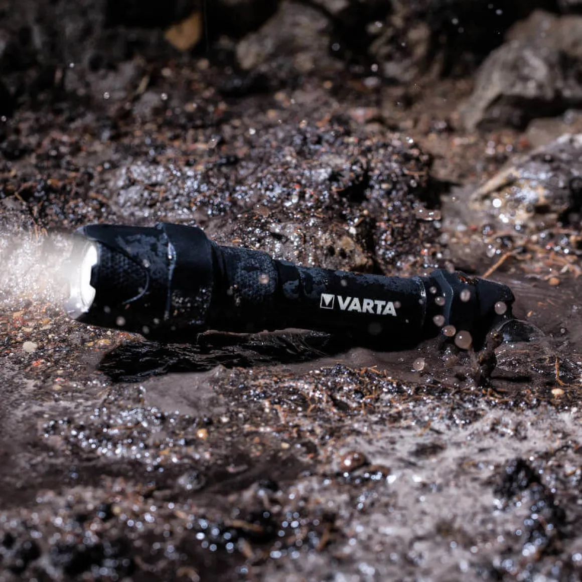 Varta LED Indestructible F20 PRO 2AA